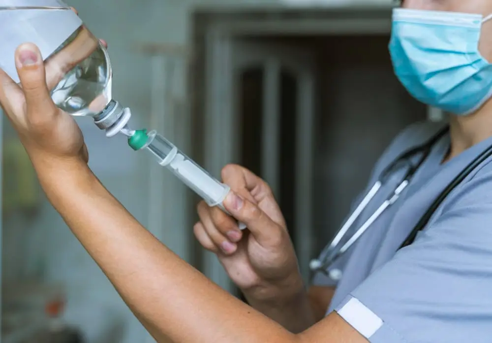Read more about the article Why More Dubai Residents Are Opting for Vitamin Drips at Home